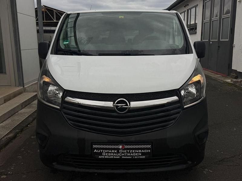Gebraucht Opel Vivaro 145 PS (106 kW) 2018 Weiß Van / Kleinbus