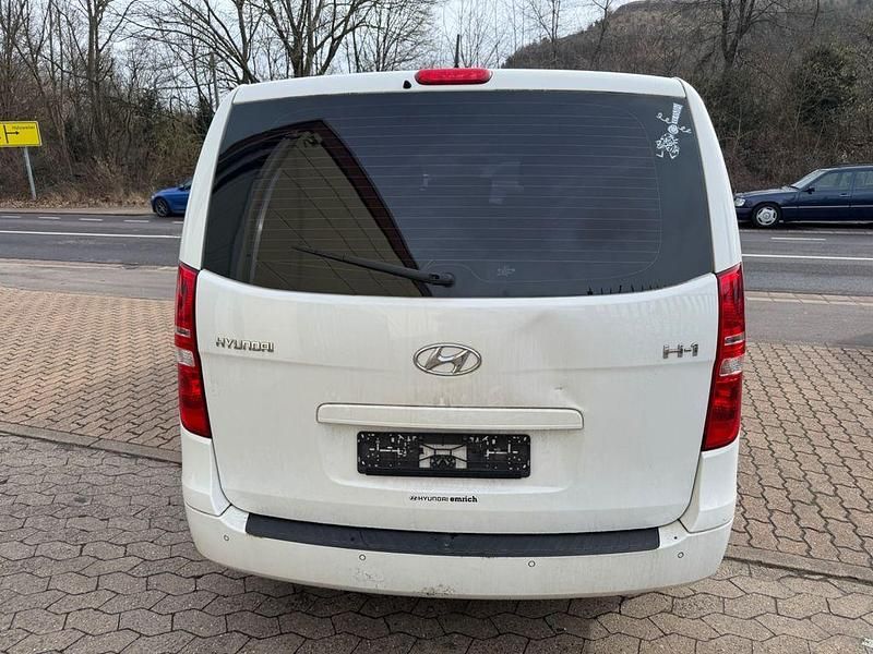 Gebraucht Hyundai H-1 170 PS (125 kW) 2017 Weiß Van / Kleinbus