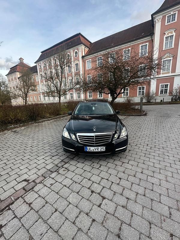 Gebraucht Mercedes E500 Exclusive 388 PS (285 kW) 2010 Schwarz Limousine