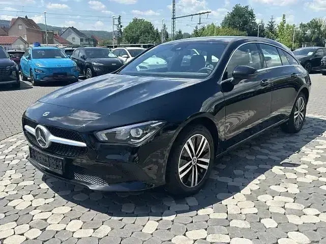 Gebraucht Mercedes CLA250e Shooting Brake 218 PS (160 kW) 2021 Schwarz Kombi