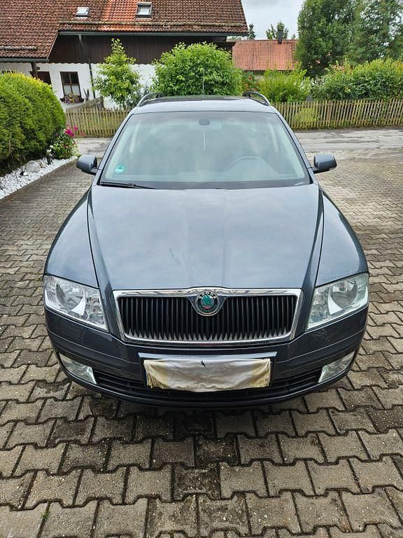 Grau Gebraucht 2006 Skoda Octavia Ambiente Kombi | 1.100 € (Superpreis) - Bild 1/4