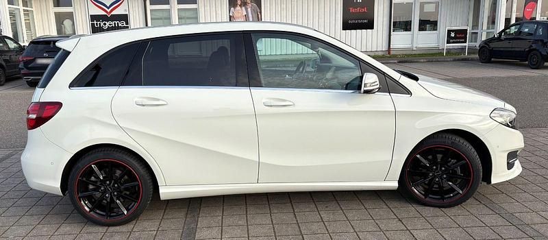Gebraucht Mercedes B220 170 PS (125 kW) 2018 Weiß Van / Kleinbus