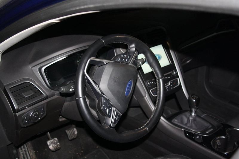 Gebraucht Ford Mondeo 150 PS (110 kW) 2015 Blau Kombi