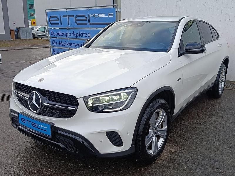 Gebraucht Mercedes GLC300e 320 PS (235 kW) 2020 Weiß Coupé