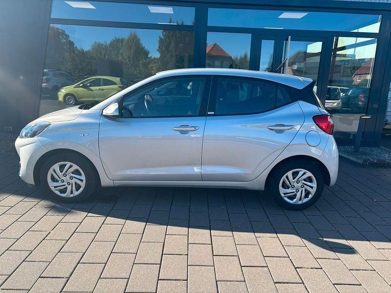 Gebraucht Hyundai i10 Select 67 PS (49 kW) 2021 Silber Kleinwagen