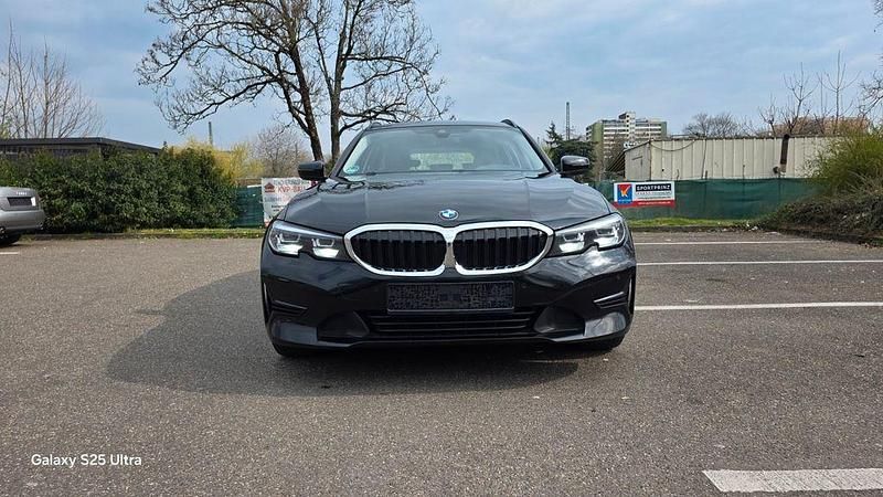Gebraucht BMW 320 Advantage 190 PS (139 kW) 2022 Schwarz Kombi