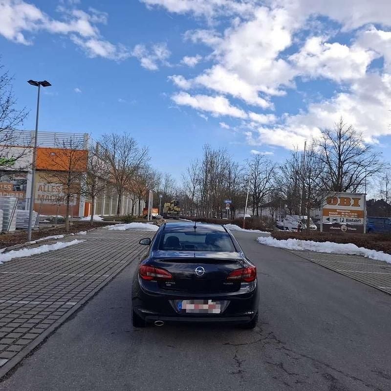 Gebraucht Opel Astra 140 PS (102 kW) 2013 Schwarz Limousine