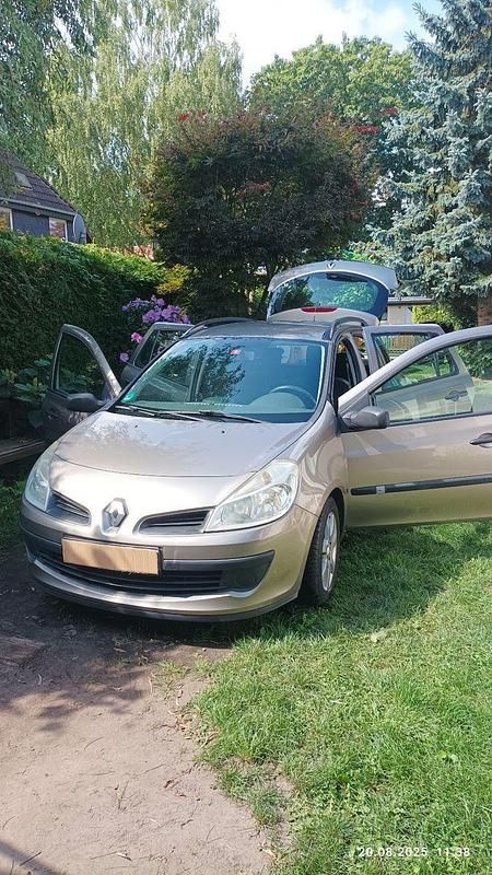 Beige Gebraucht 2009 Renault Clio GrandTour Dynamique Kombi | 950 € (Guter Preis) - Bild 1/4