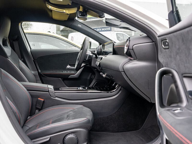 Gebraucht Mercedes A250 AMG 163 PS (119 kW) 2024 Weiss unilack polarweiss Limousine