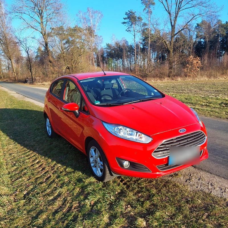 Gebraucht Ford Fiesta SYNC Edition 80 PS (58 kW) 2015 Rot Limousine