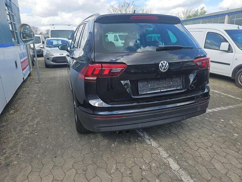 Gebraucht VW Tiguan 150 PS (110 kW) 2016 Deep black pearlescent SUV