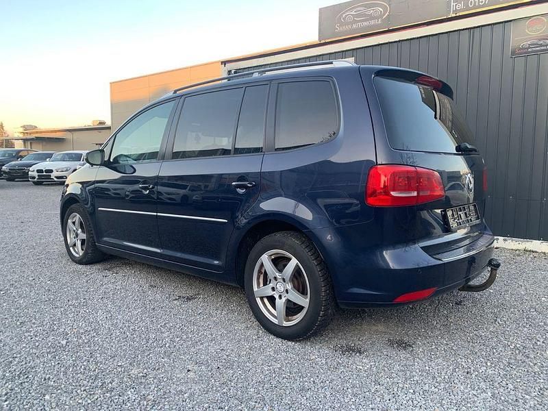 Gebraucht VW Touran Highline 140 PS (102 kW) 2015 Blau Van / Kleinbus