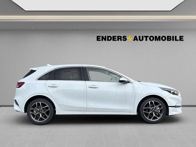 Neu Kia Ceed 140 PS (102 kW) 2025 Andere (weiss) Kleinwagen