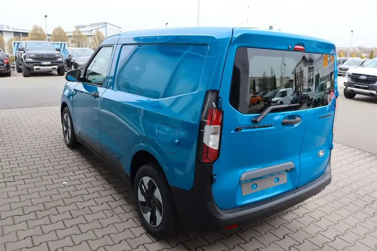 Neu Ford Transit Trend 100 kW (136 PS) 2026 Digital aquablue metallic Van / Kleinbus