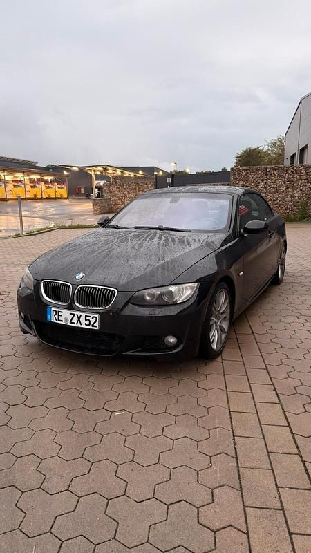 Schwarz Gebraucht 2009 BMW 330 Cabriolet M Sport Cabrio | 10.400 € (Guter Preis) - Bild 1/4