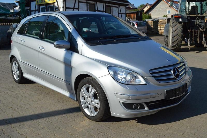 Silber Gebraucht 2006 Mercedes B200 Van / Kleinbus | 2.500 € - Bild 1/4