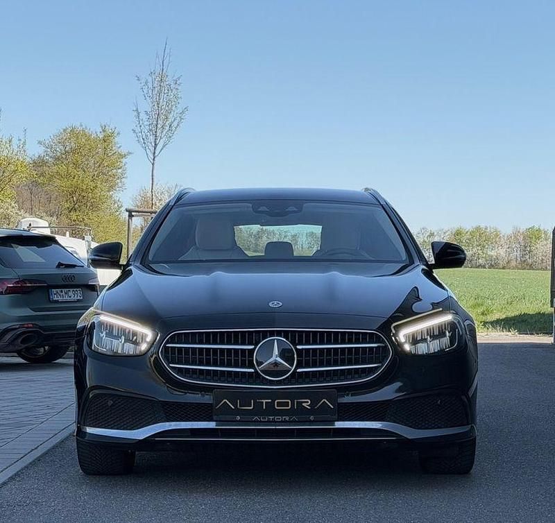Gebraucht Mercedes E220 Avantgarde 200 PS (147 kW) 2022 Schwarz Kombi