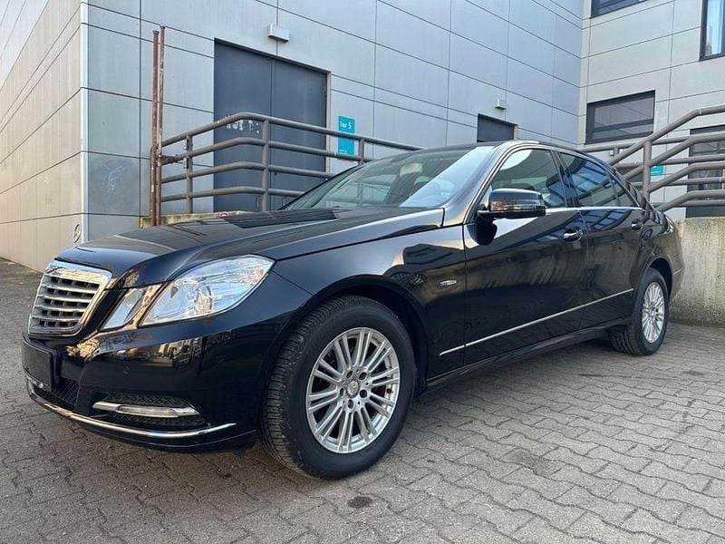 Gebraucht Mercedes E220 Elegance 170 PS (125 kW) 2012 Schwarz Limousine