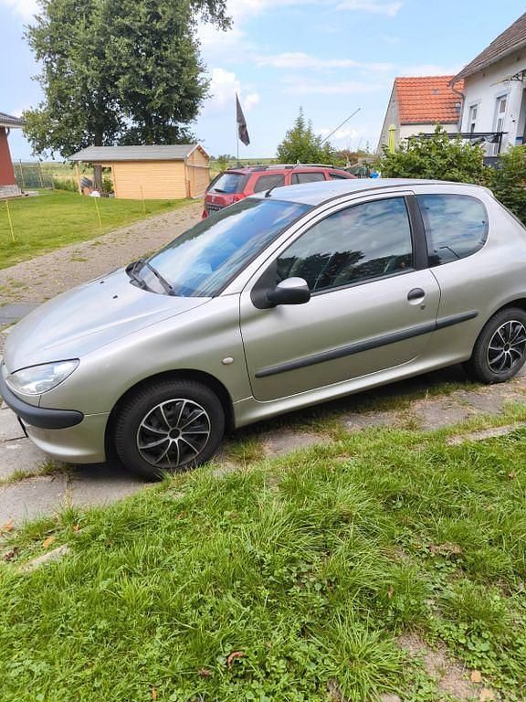 Grau Gebraucht 2005 Peugeot 206 Filou Limousine | 1.000 € (Fairer Preis) - Bild 1/4