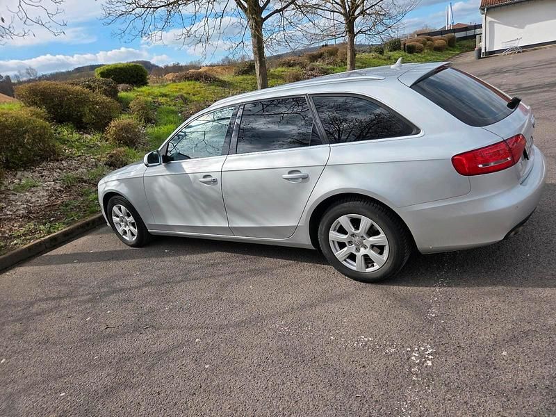 Gebraucht Audi A4 143 PS (105 kW) 2011 Grau Kombi