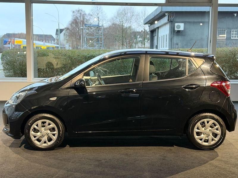 Gebraucht Hyundai i10 Classic 67 PS (49 kW) 2017 Schwarz Kleinwagen