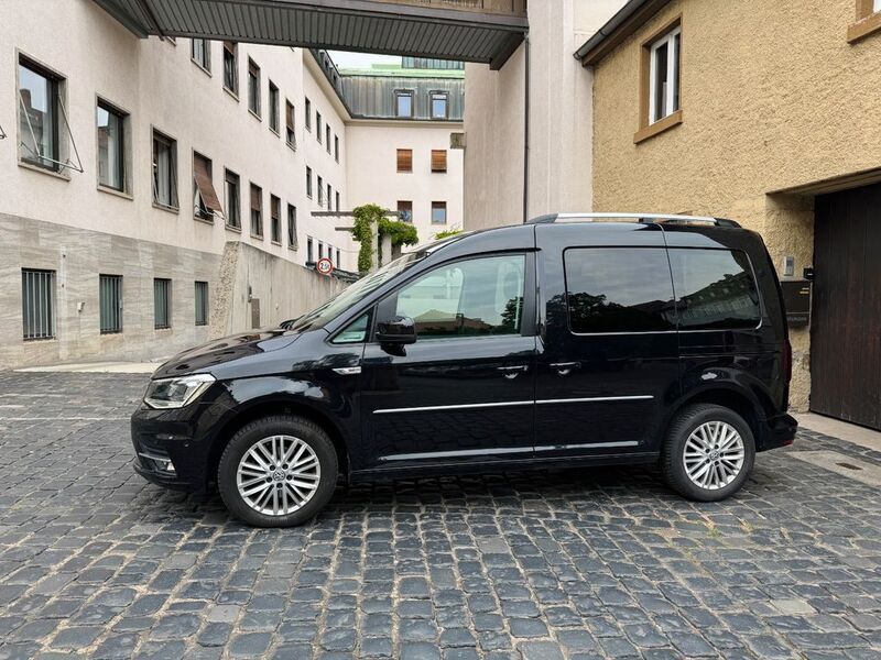 Schwarz Gebraucht 2019 VW Caddy Highline Van / Kleinbus | 24.990 € (Etwas zu teuer) - Bild 1/4