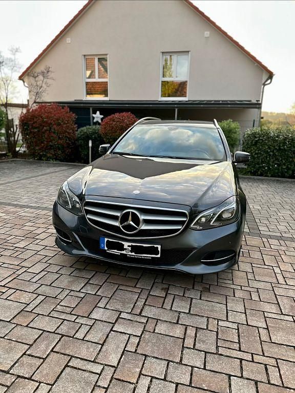 Second-hand Mercedes E200 136 CP (100 kW) 2013 Gri Berlinǎ