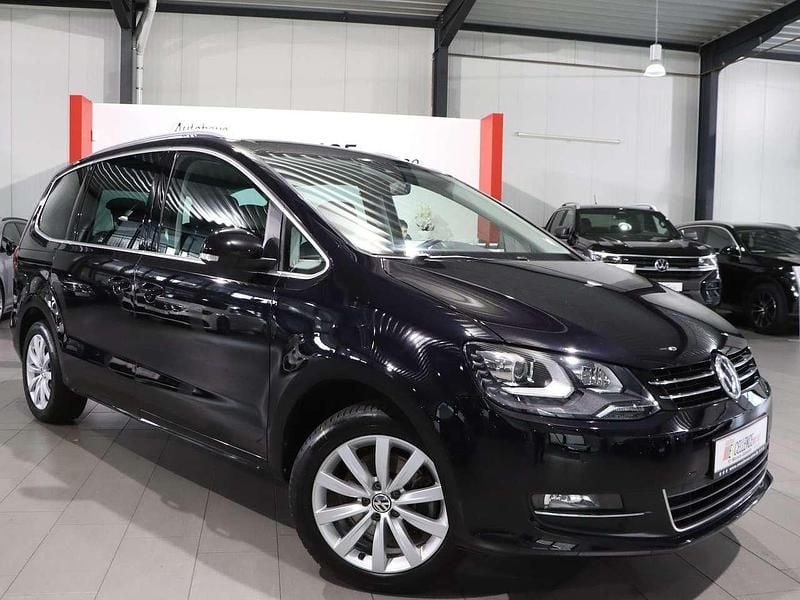 Gebraucht VW Sharan Highline 150 PS (110 kW) 2021 Deep blackperleffekt Van / Kleinbus