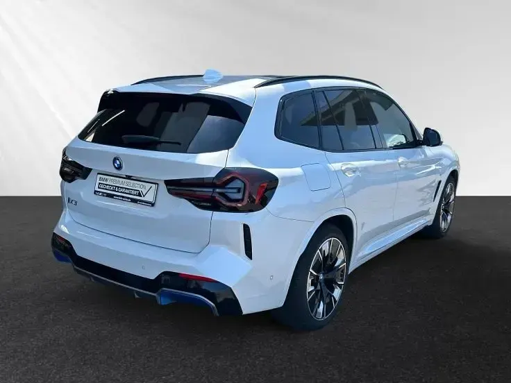 Gebraucht BMW iX3 M Sport 210 kW (286 PS) 2022 Mineralweiss metallic SUV