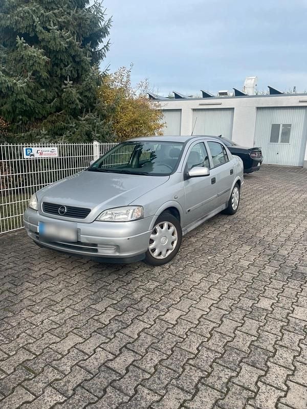 Gebraucht Opel Astra 101 PS (74 kW) 1999 Silber Limousine