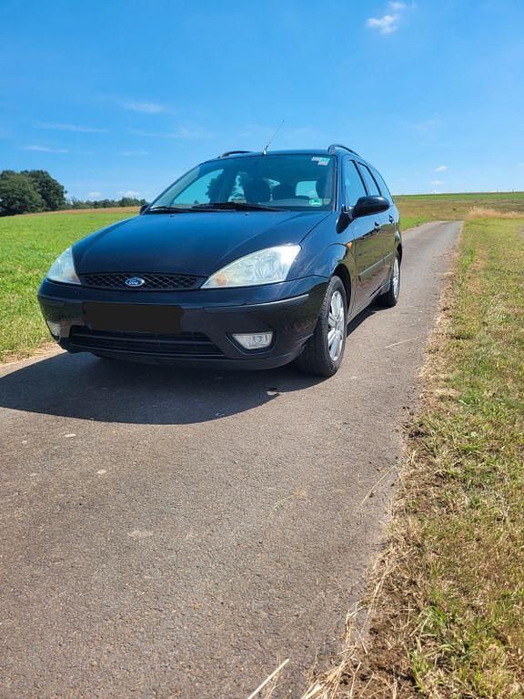 Schwarz Gebraucht 2002 Ford Focus Limousine | 1.050 € (Fairer Preis) - Bild 1/4