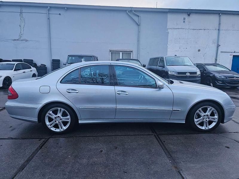 Gebraucht Mercedes E200 Avantgarde 184 PS (135 kW) 2007 Iridiumsilber Limousine