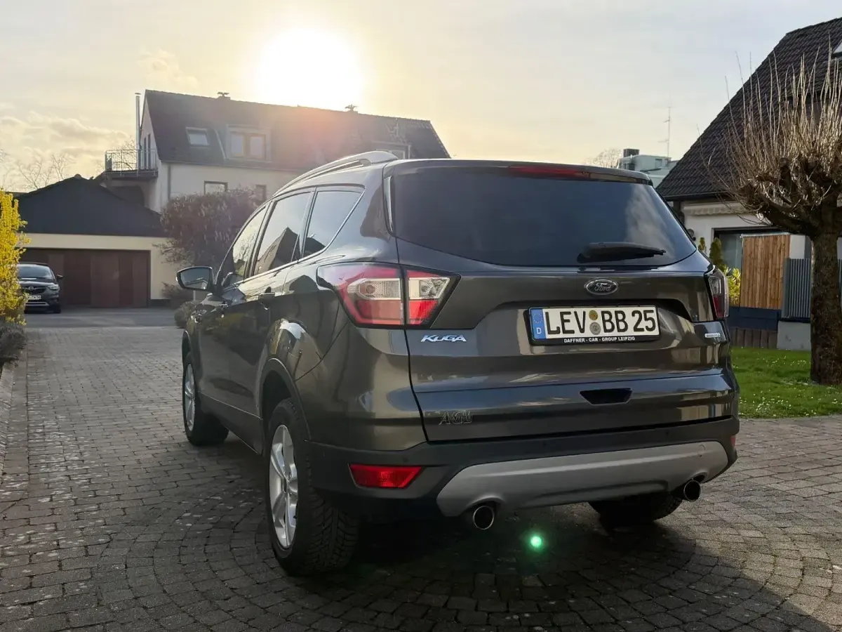 Gebraucht Ford Kuga Cool & Connect 150 PS (110 kW) 2017 Grau SUV