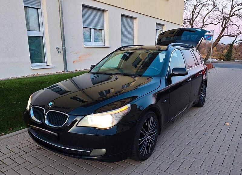 Schwarz Gebraucht 2008 BMW 520 Sport Line Kombi | 3.599 € (Superpreis) - Bild 1/4