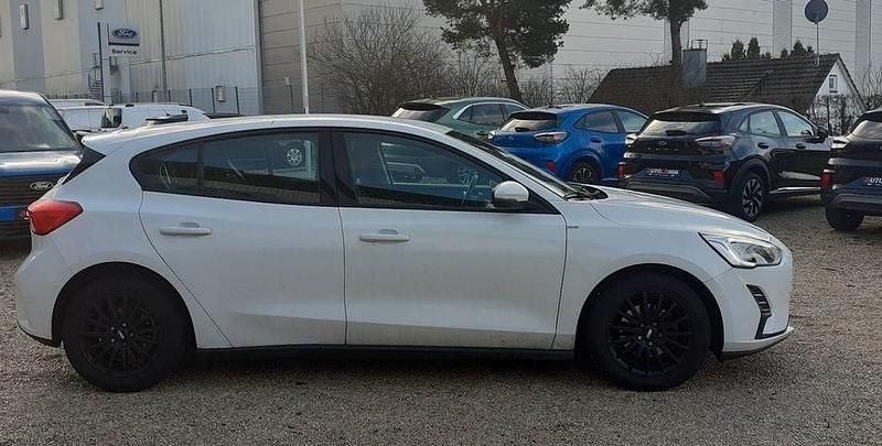 Gebraucht Ford Focus Trend 101 PS (74 kW) 2018 Weiß Limousine