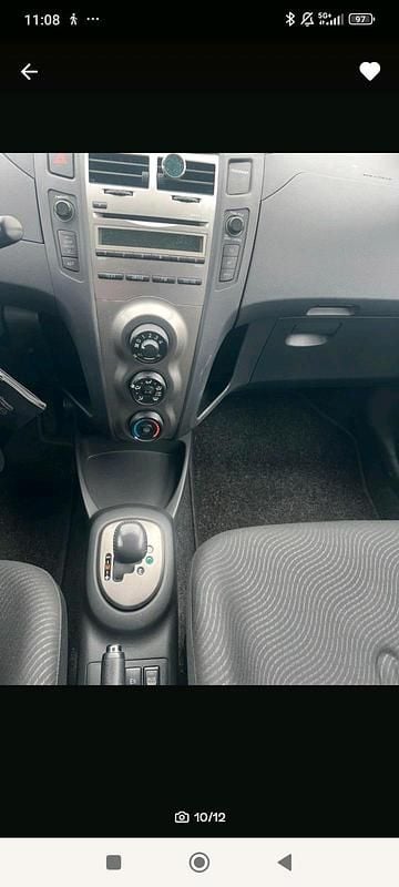 Gebraucht Daihatsu Charade 100 PS (73 kW) 2012 Grau Kleinwagen