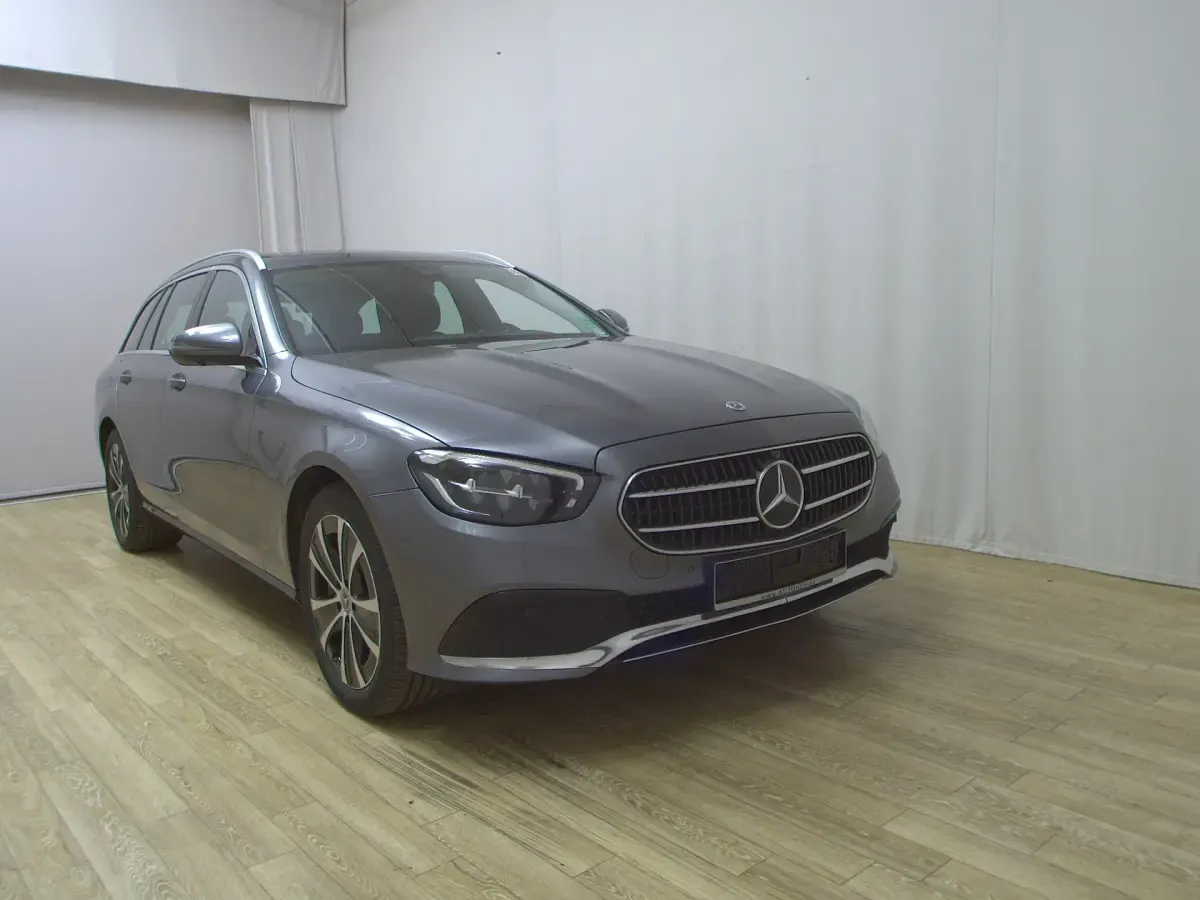 Gebraucht Mercedes E300 Avantgarde 306 PS (225 kW) 2022 Grau Kombi
