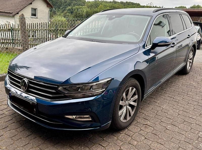 Blau Gebraucht 2019 VW Passat Business Kombi | 20.222 € (Fairer Preis) - Bild 1/4