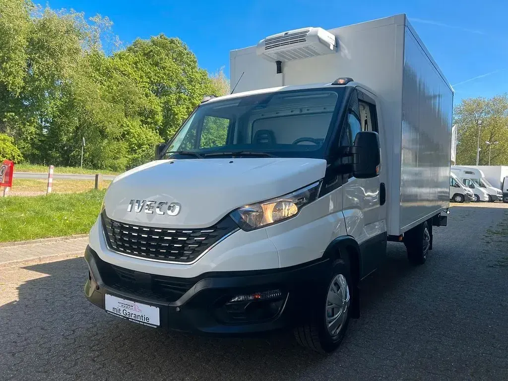 Gebraucht Iveco Daily 136 PS (100 kW) 2021 Weiß Van / Kleinbus