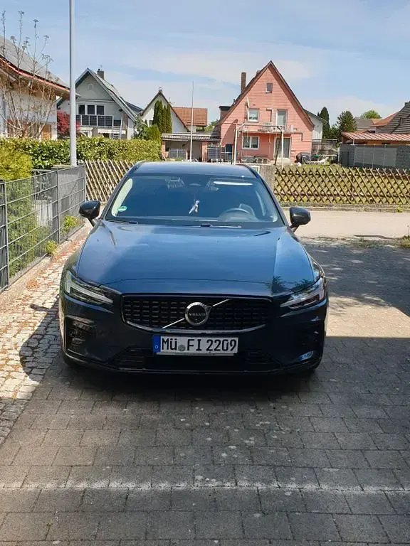Gebraucht Volvo V60 Plus 197 PS (144 kW) 2024 Blau Kombi