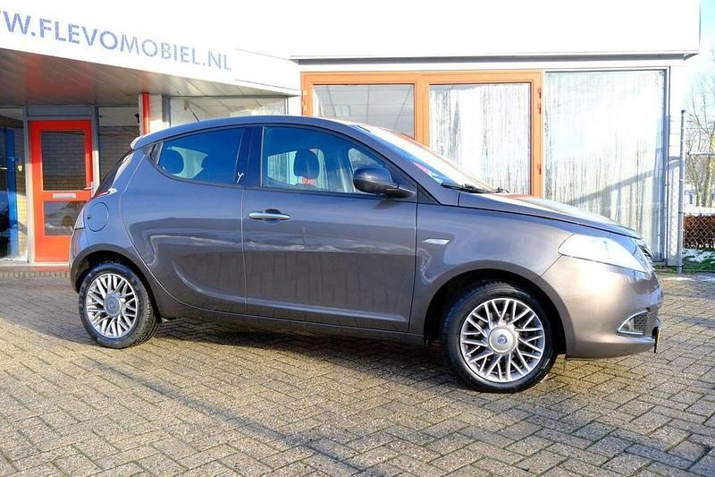 Gebraucht Lancia Ypsilon Platinum 86 PS (63 kW) 2012 Braun Kleinwagen