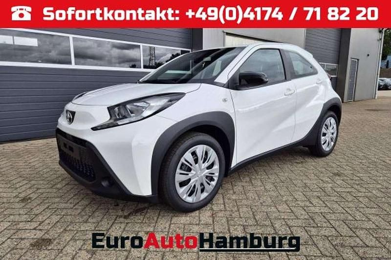 Schneeweiß Neu 2025 Toyota Aygo Business Edition Kleinwagen | 16.590 € - Bild 1/4