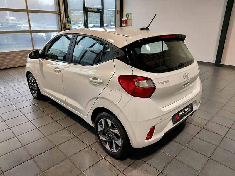 Gebraucht Hyundai i10 Trend 84 PS (61 kW) 2024 Weiß Kleinwagen