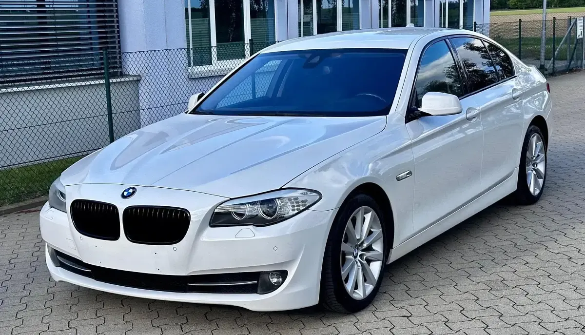 Gebraucht BMW 520 184 PS (135 kW) 2013 Weiß Limousine