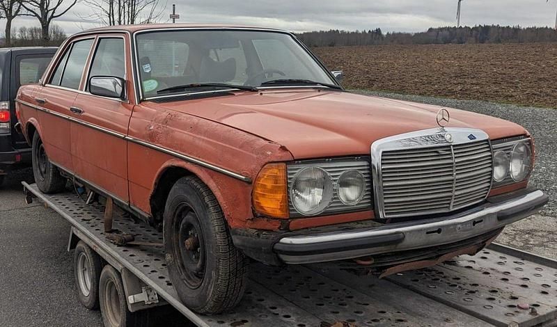 Gebraucht Mercedes E230 185 PS (136 kW) 1980 Limousine