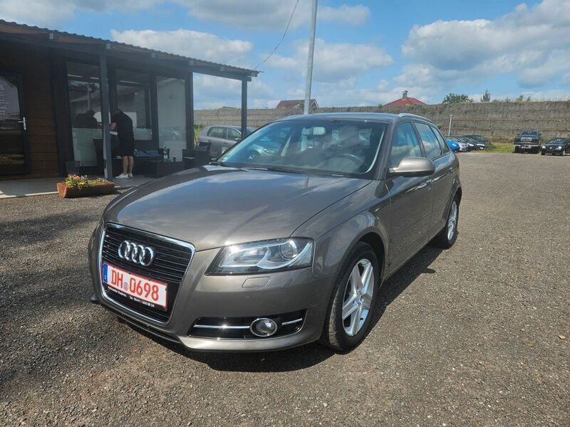 Grau Gebraucht 2011 Audi A3 Sportback Ambiente Kombi | 5.999 € (Superpreis) - Bild 1/4