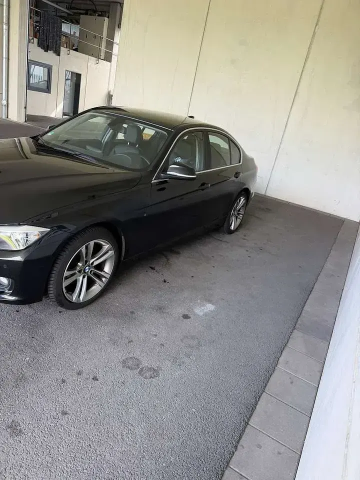Gebraucht BMW 318 143 PS (105 kW) 2013 Schwarz Limousine
