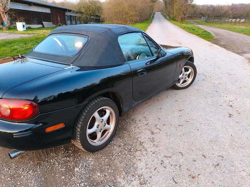 Gebraucht Mazda MX5 115 PS (84 kW) 2002 Schwarz Cabrio