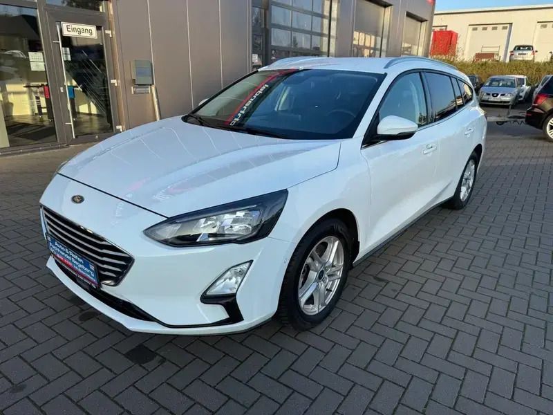 Weiß Gebraucht 2022 Ford Focus Cool & Connect Kombi | 15.950 € (Guter Preis) - Bild 1/4