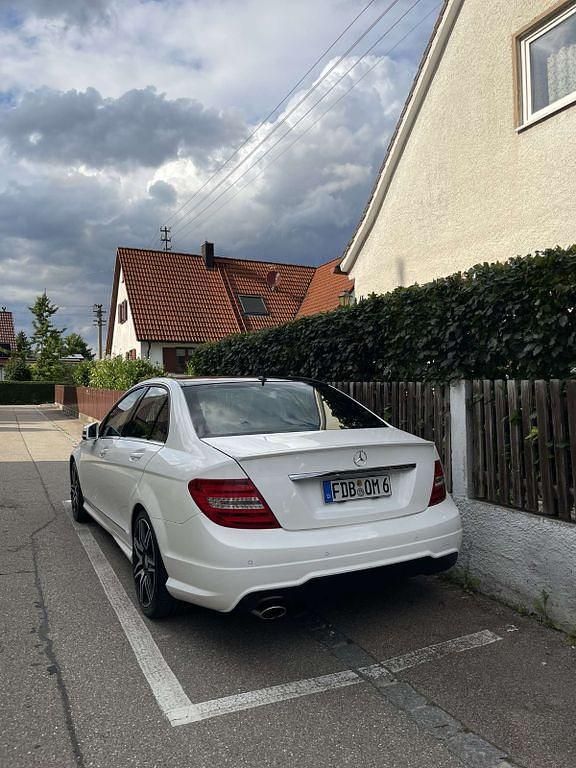 Weiß Gebraucht 2014 Mercedes C250 AMG line Limousine | 16.500 € (Fairer Preis) - Bild 1/4